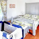 בית נופש Lovely In With Swimming Pool Jouqueviel
