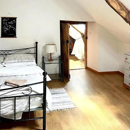 3 Bedroom Amazing Home In Jouqueviel Casa de Férias *