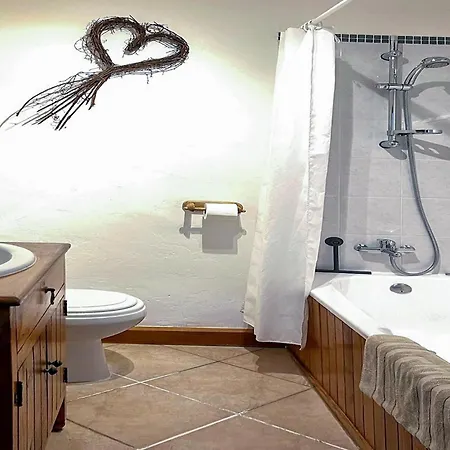 3 Bedroom Amazing Home In Jouqueviel *