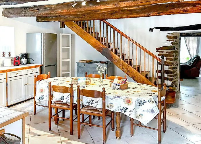 3 Bedroom Amazing In Jouqueviel